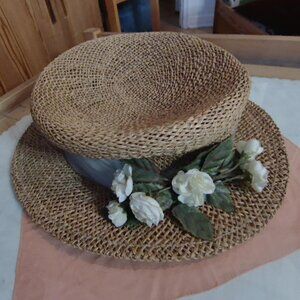 Vintage Fits Natural Woven Straw Sun Hat with White Roses & Ribbon